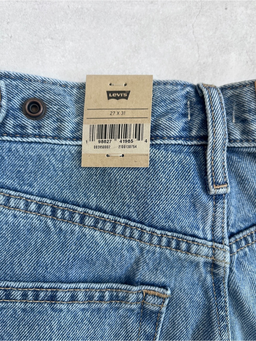 NWT Levi’s Cinch Barrel Leg Jeans Size 27 High Rise, 100% Cotton - Picture 12 of 15